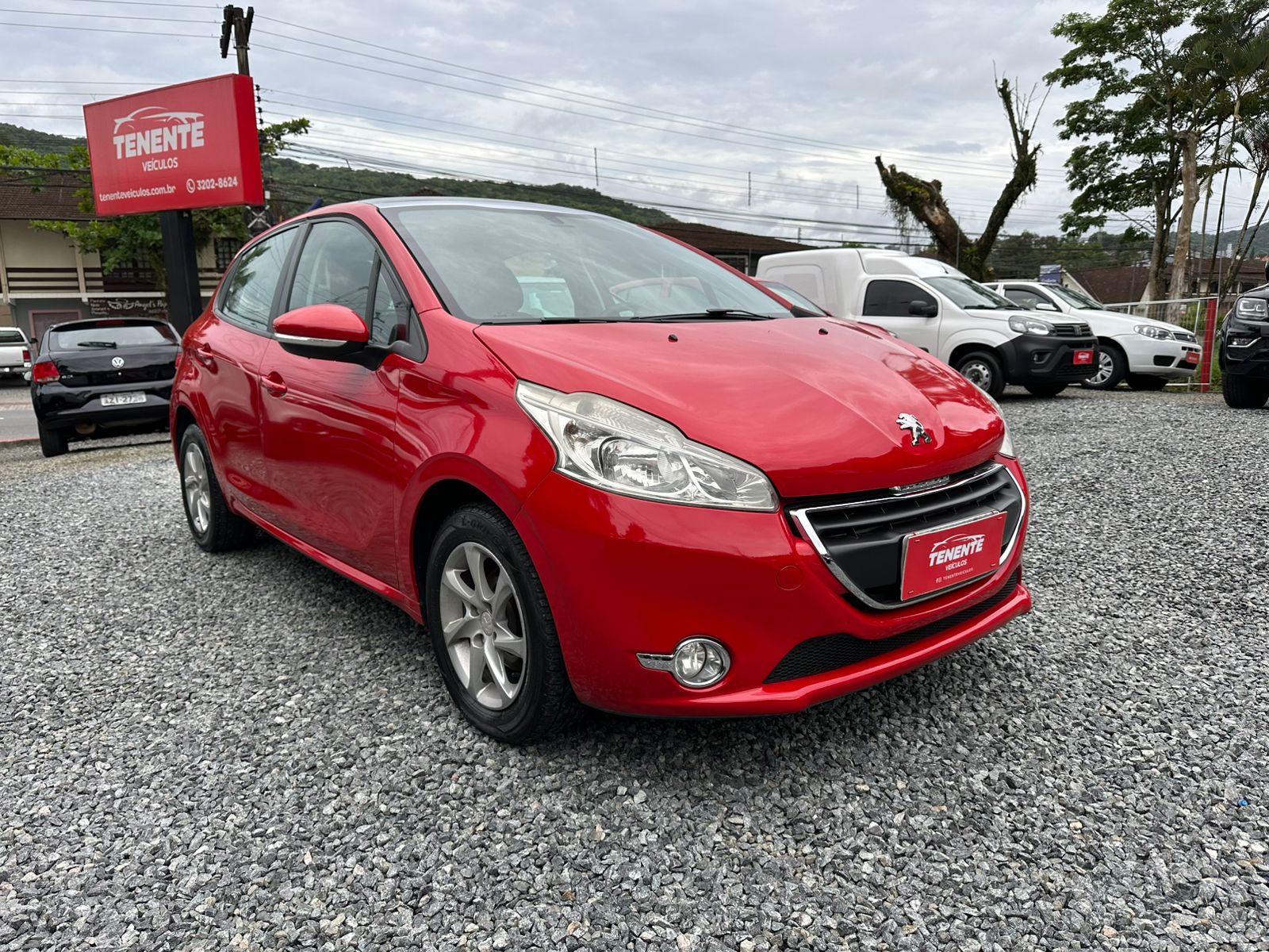 PEUGEOT 208  1.5 ALLURE 