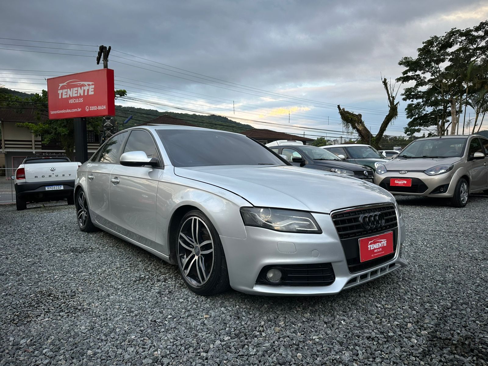 AUDI A4  2.0 TURBO 