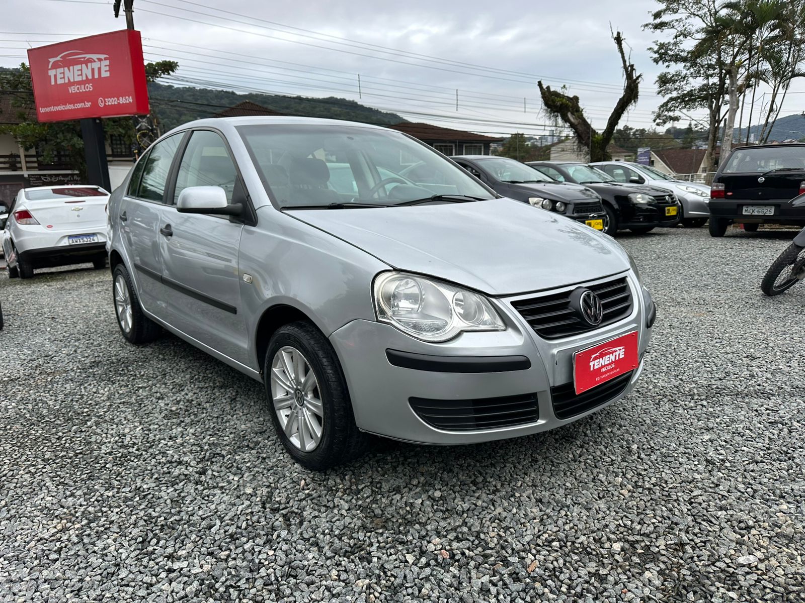 VOLKSWAGEN POLO SEDAN  1.6 COMPLETO 