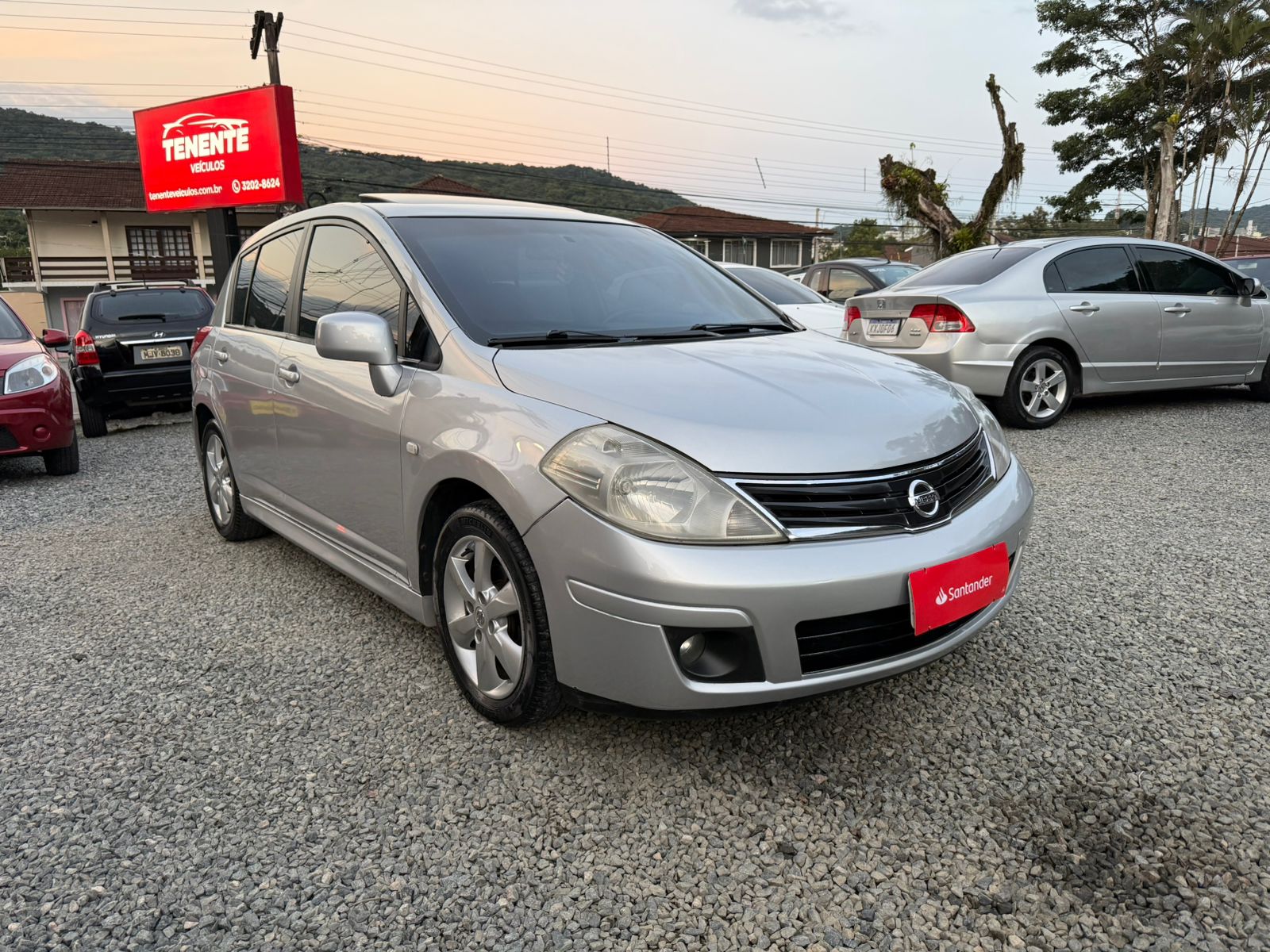NISSAN TIIDA  SL AUTOMÁTICO 